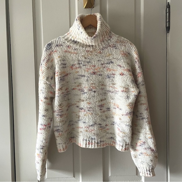 XS Jessica Simpson Turtleneck Cropped Sweater - Picture 1 of 5